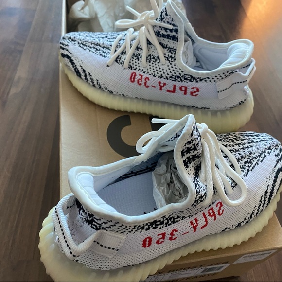 Yeezy 350 V2 Zebra US6 CP9654 - Picture 4 of 5